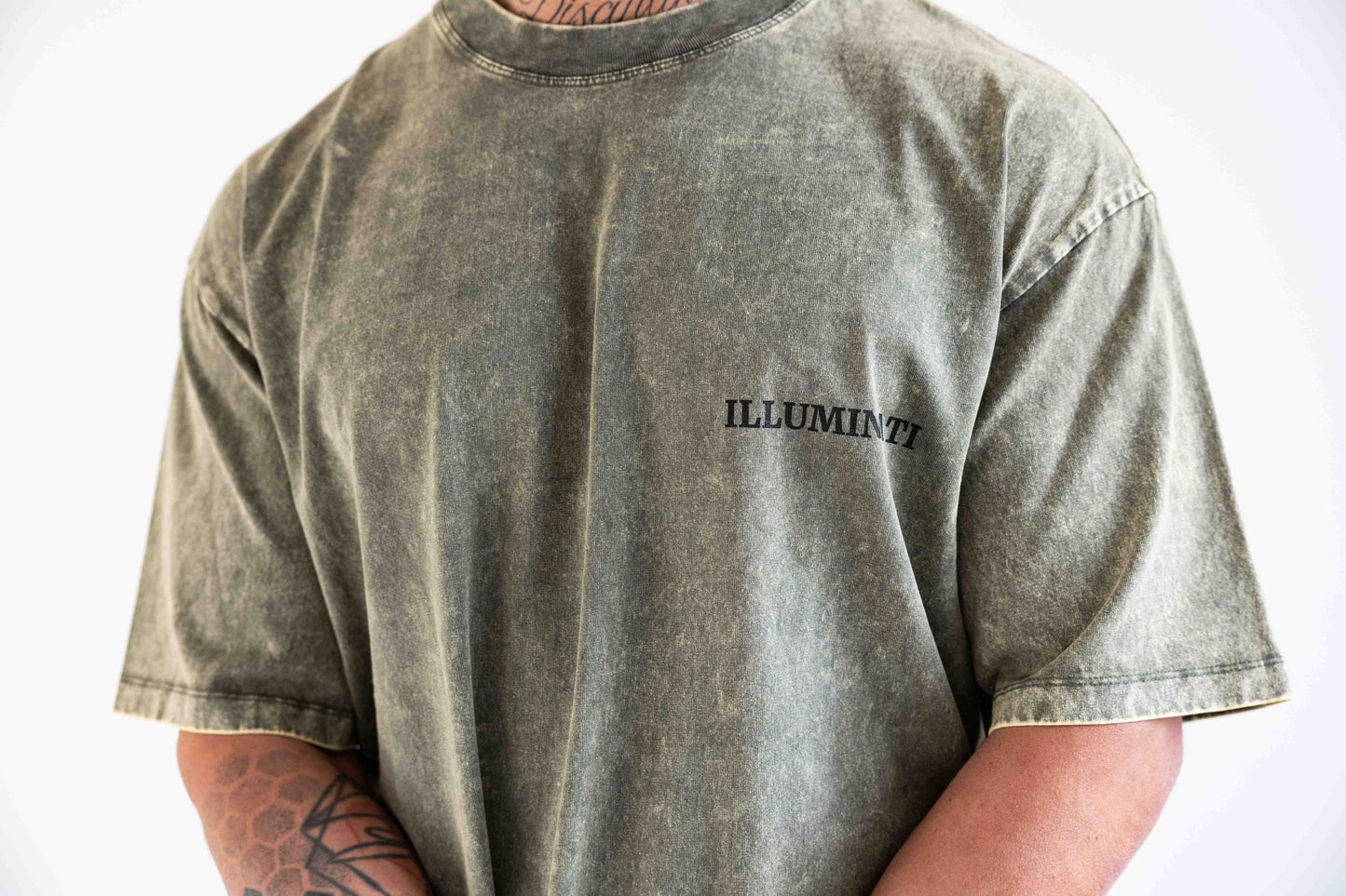 T-SHIRT SLAVATA vintage logo nero ILLUMINATI