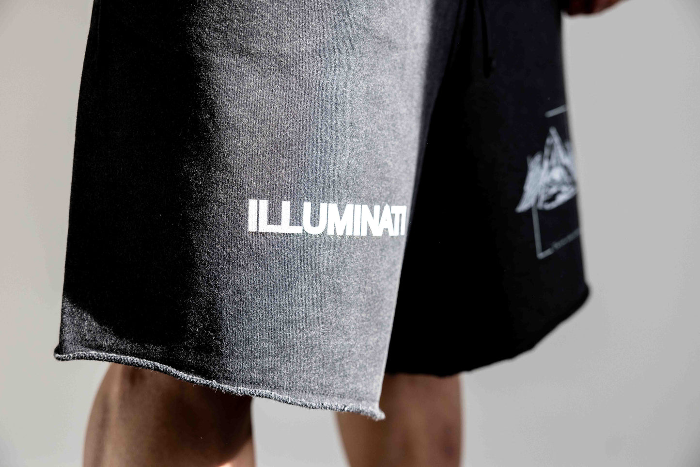 Pantaloncini oversize ILLUMINATI