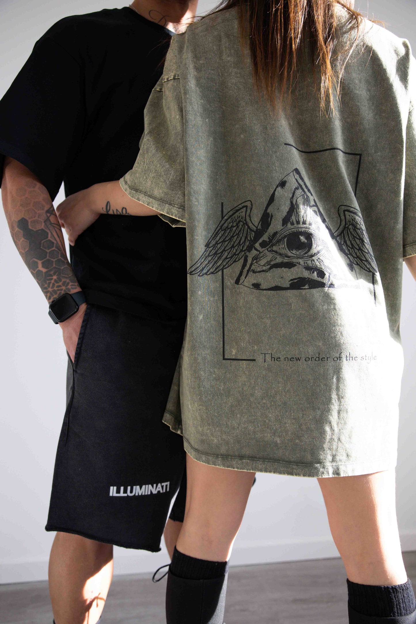 T-SHIRT SLAVATA vintage logo nero ILLUMINATI