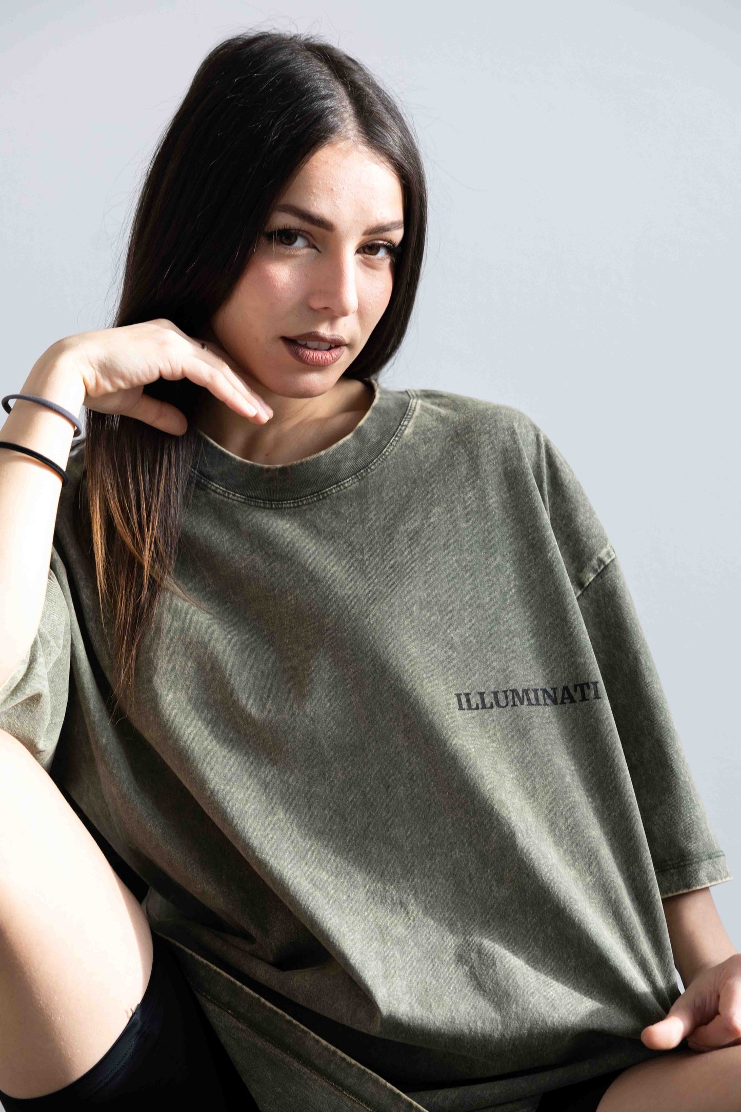 T-SHIRT SLAVATA vintage logo nero ILLUMINATI