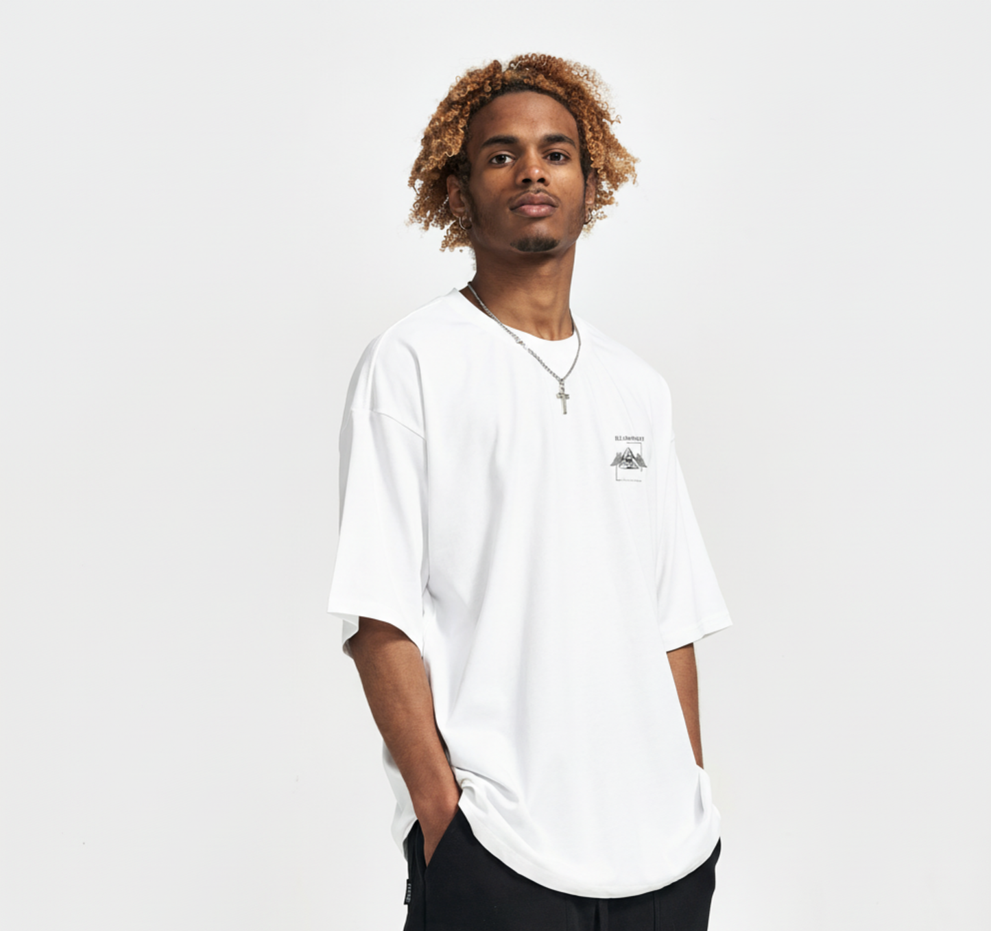 Boxy T-shirt - Labore et Constantia (Black Logo)